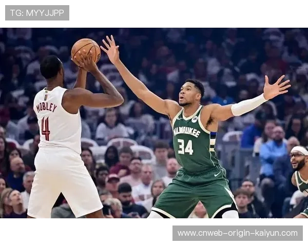 字母哥后撤步跳投稳住比赛节段，雄鹿掌控全场