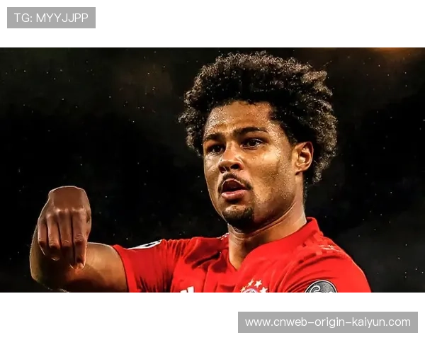 拜仁格纳布里高速前插后贴地射门 拜仁格纳布里高速前插后贴地射门